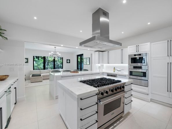 5735 N Bay Rd, Miami Beach FL 33140