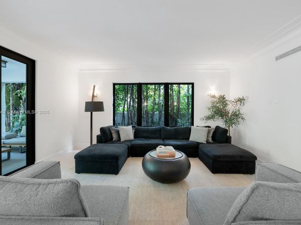 5735 N Bay Rd, Miami Beach FL 33140