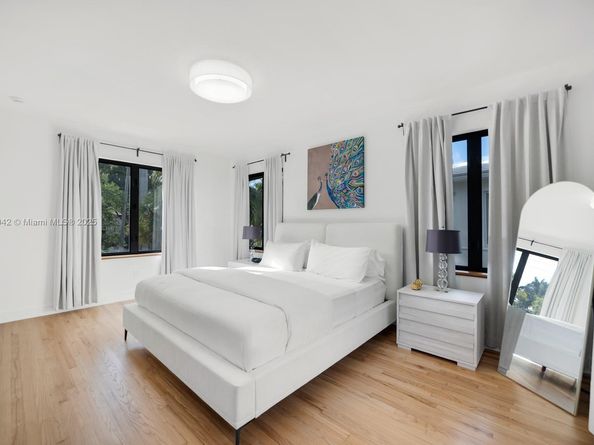 5735 N Bay Rd, Miami Beach FL 33140