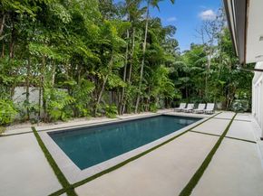 5735 N Bay Rd, Miami Beach FL 33140