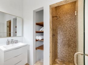 5735 N Bay Rd, Miami Beach FL 33140