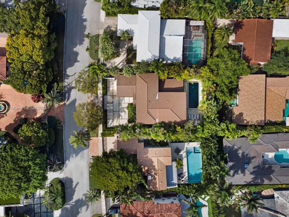 5735 N Bay Rd, Miami Beach FL 33140