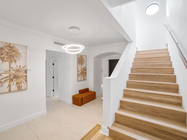 5735 N Bay Rd, Miami Beach FL 33140