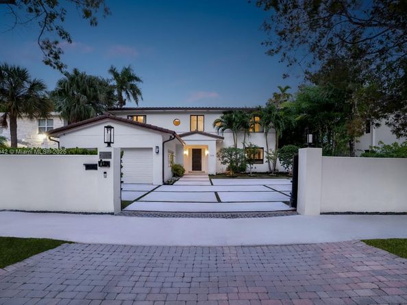 5735 N Bay Rd, Miami Beach FL 33140