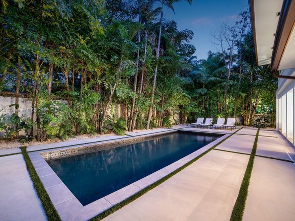 5735 N Bay Rd, Miami Beach FL 33140