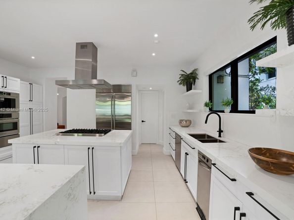 5735 N Bay Rd, Miami Beach FL 33140