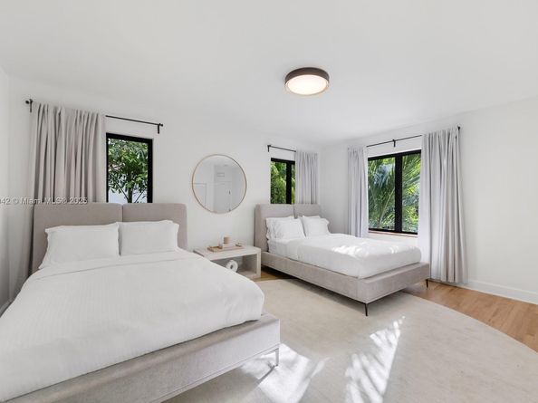 5735 N Bay Rd, Miami Beach FL 33140