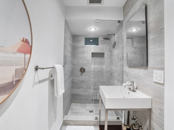 5735 N Bay Rd, Miami Beach FL 33140