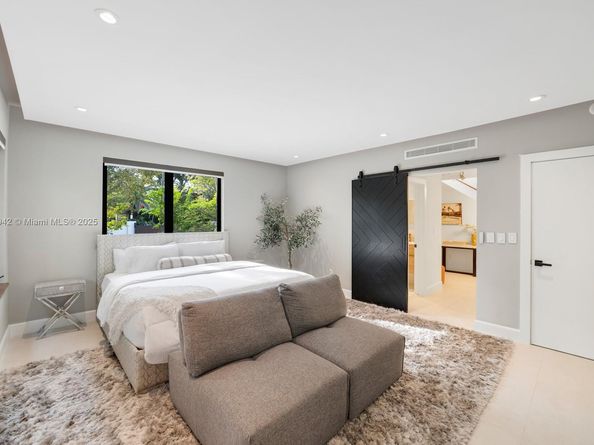 5735 N Bay Rd, Miami Beach FL 33140