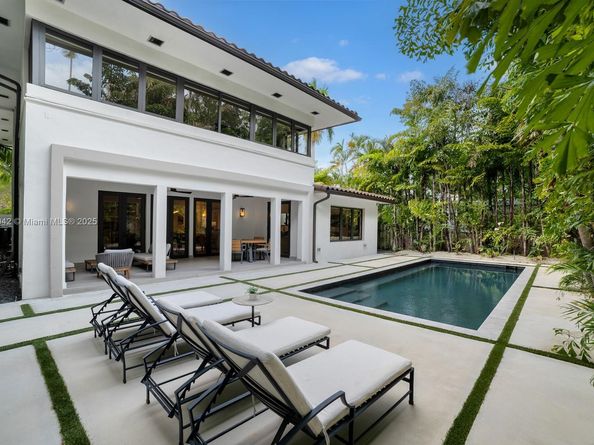 5735 N Bay Rd, Miami Beach FL 33140