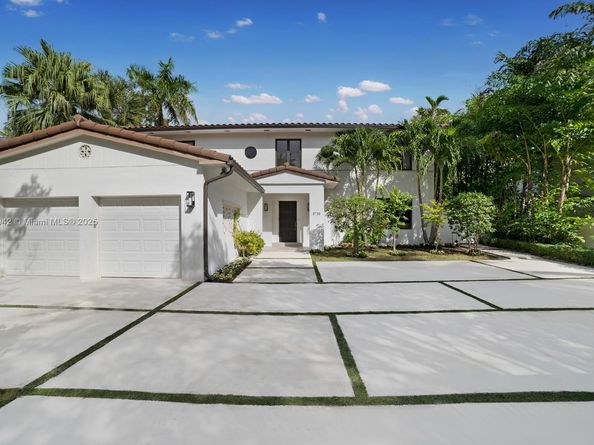 5735 N Bay Rd, Miami Beach FL 33140