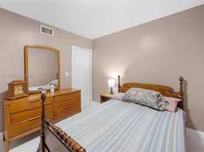 985 NE 33rd Ter 102, Homestead FL 33033