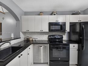 985 NE 33rd Ter 102, Homestead FL 33033