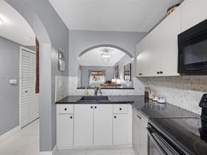 985 NE 33rd Ter 102, Homestead FL 33033