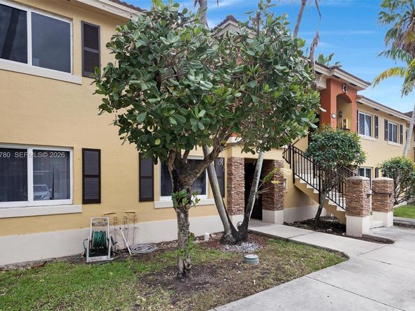 985 NE 33rd Ter 102, Homestead FL 33033