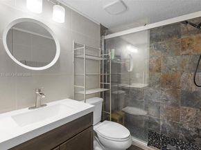 985 NE 33rd Ter 102, Homestead FL 33033