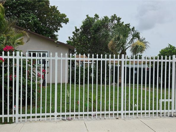 10471 SW 174th Ter, Miami FL 33157