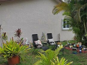 10471 SW 174th Ter, Miami FL 33157