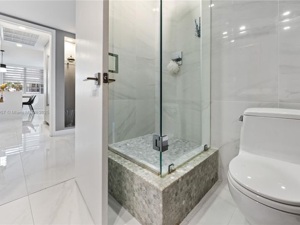 5660 Collins Ave 2A, Miami Beach FL 33140