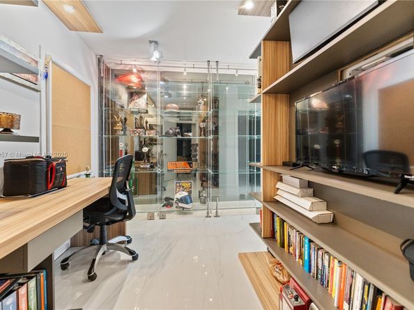 5660 Collins Ave 2A, Miami Beach FL 33140