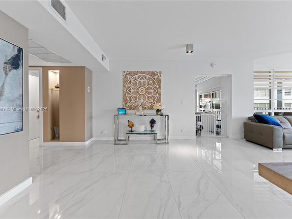 5660 Collins Ave 2A, Miami Beach FL 33140