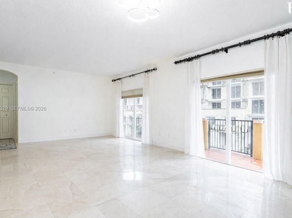 322 Madeira Ave 405, Coral Gables FL 33134