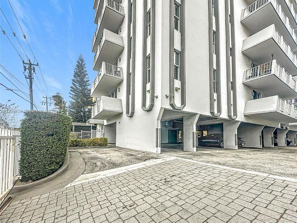 7133 Bay Dr 705, Miami Beach FL 33141