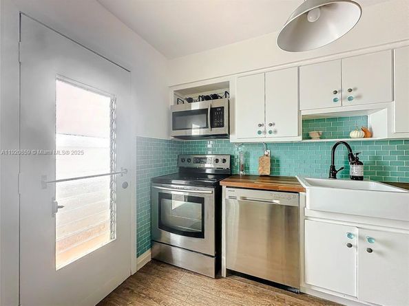 7133 Bay Dr 705, Miami Beach FL 33141