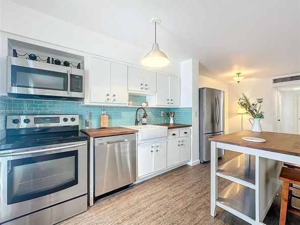 7133 Bay Dr 705, Miami Beach FL 33141