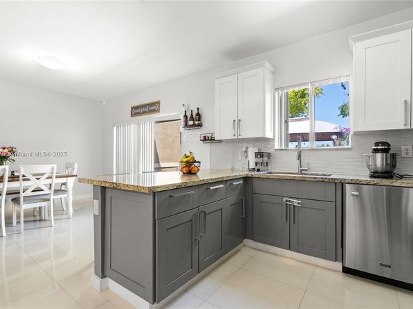 8559 SW 214th Ln, Cutler Bay FL 33189
