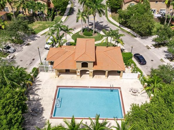 8559 SW 214th Ln, Cutler Bay FL 33189