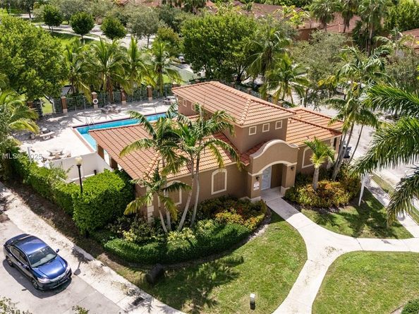 8559 SW 214th Ln, Cutler Bay FL 33189
