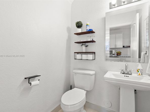 8559 SW 214th Ln, Cutler Bay FL 33189
