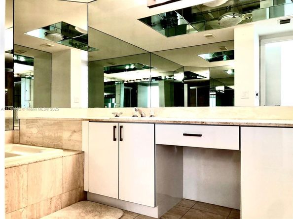 1000 W Island Blvd 712, Aventura FL 33160