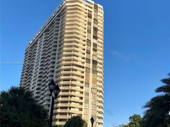 1000 W Island Blvd 712, Aventura FL 33160