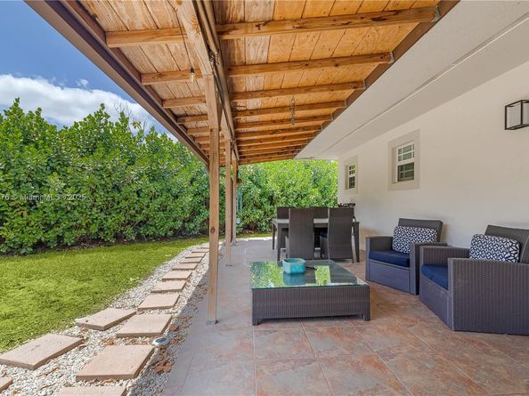 5130 SW 99th Ave, Miami FL 33165