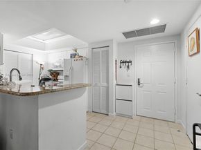 19501 W Country Club Dr 2415, Aventura FL 33180