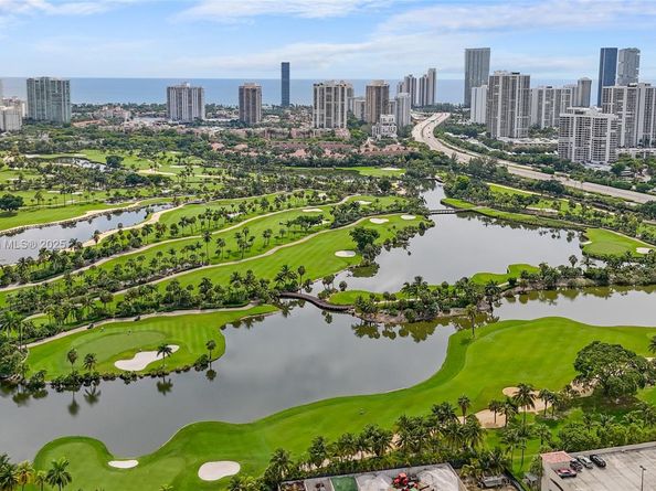 19501 W Country Club Dr 2415, Aventura FL 33180