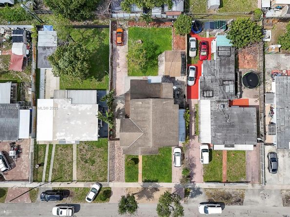 911 E 14th Pl, Hialeah FL 33010