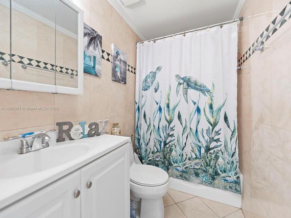 911 E 14th Pl, Hialeah FL 33010