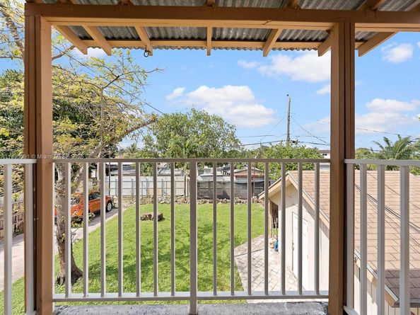 911 E 14th Pl, Hialeah FL 33010