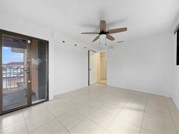 911 E 14th Pl, Hialeah FL 33010