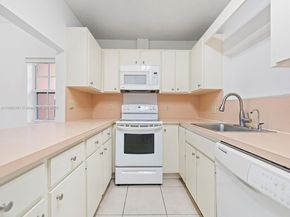 911 E 14th Pl, Hialeah FL 33010