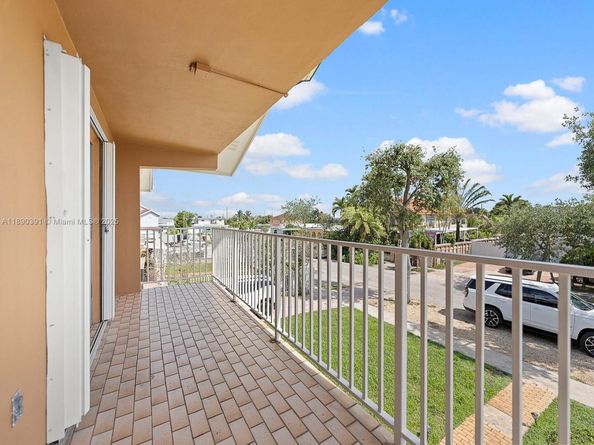 911 E 14th Pl, Hialeah FL 33010