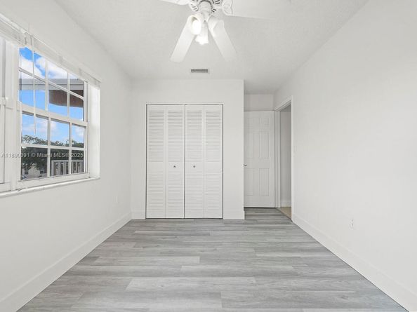 911 E 14th Pl, Hialeah FL 33010