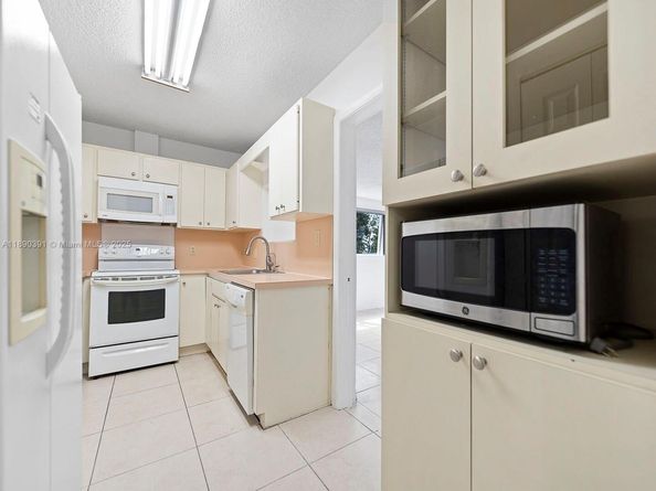 911 E 14th Pl, Hialeah FL 33010