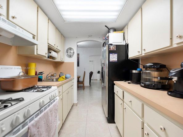 911 E 14th Pl, Hialeah FL 33010