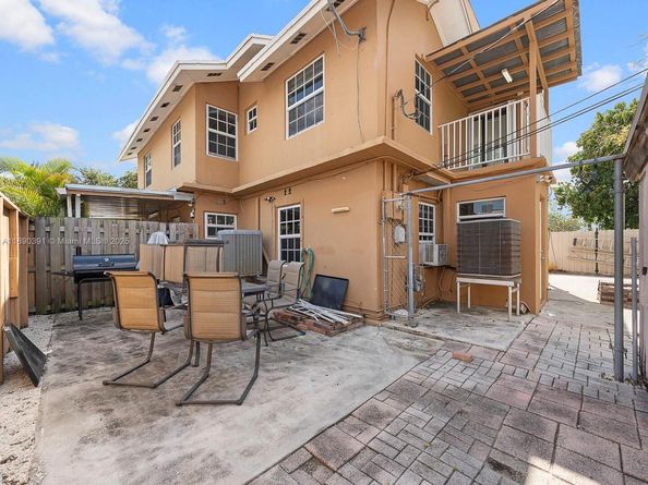911 E 14th Pl, Hialeah FL 33010