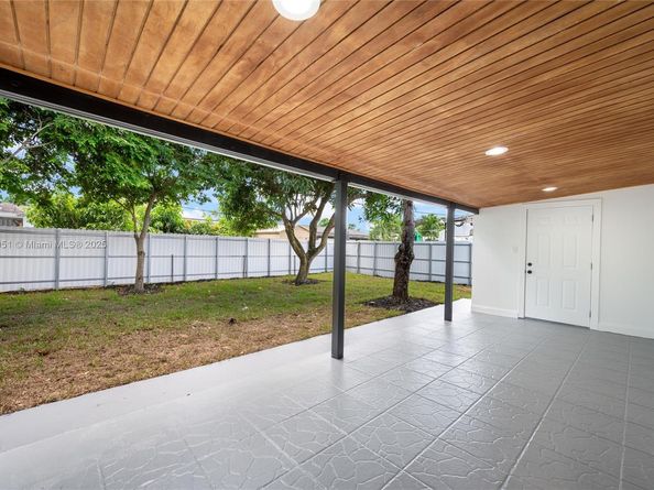 4932 NW 173rd Dr, Miami Gardens FL 33055