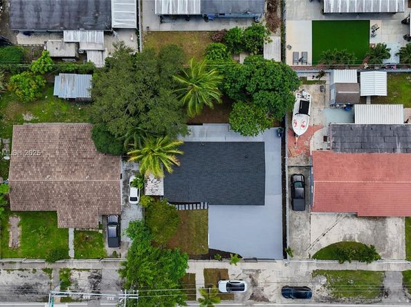 4932 NW 173rd Dr, Miami Gardens FL 33055